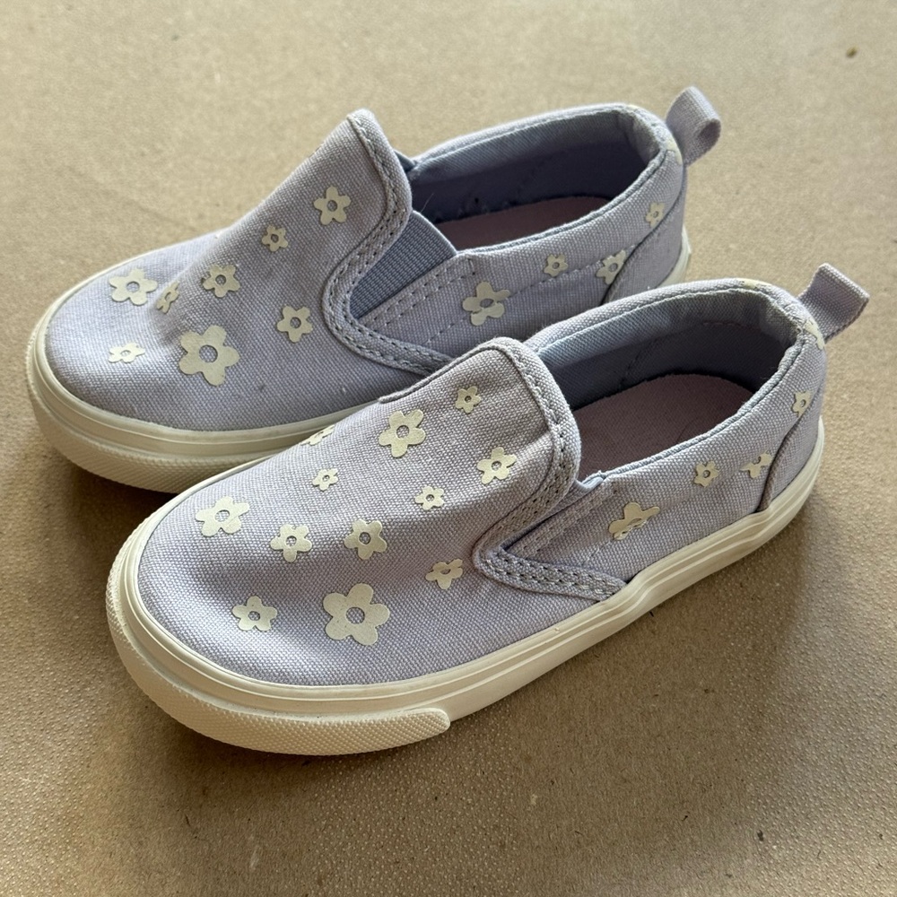 Old Navy Lavender Kids Slip-On Shoes with Floral Design, size 6